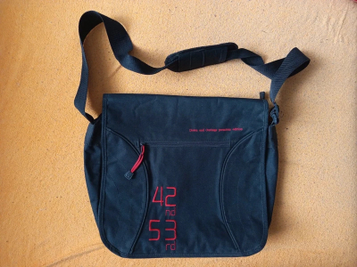 Taška na notebook přes rameno