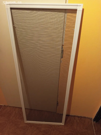 Síť proti hmyzu do okna