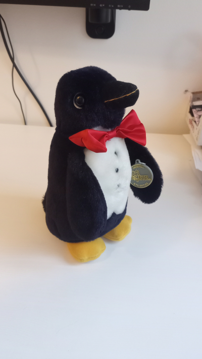 nový plyšový tučňák s motýlkem