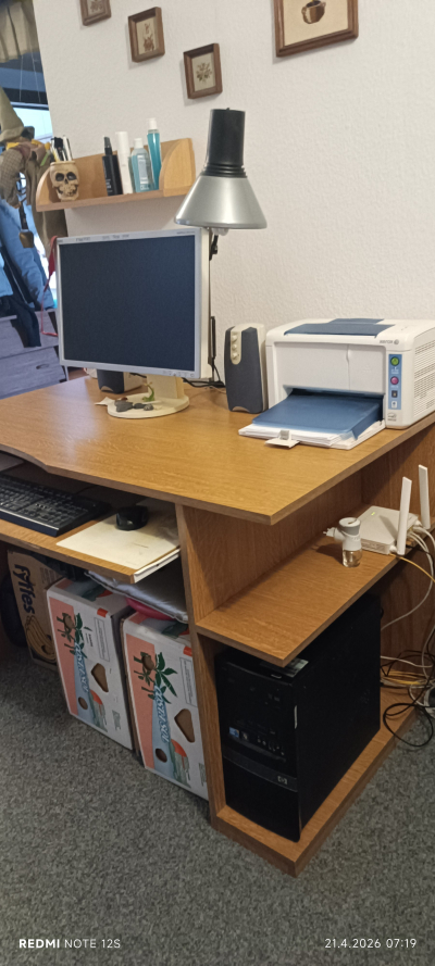 Počítačový stůl