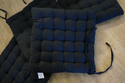 4 černé sedáky na žídle, Livarno