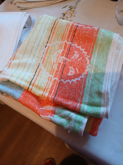 barevná menší osuška