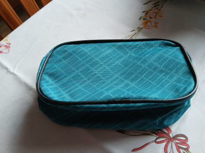 taštička , zip, větší