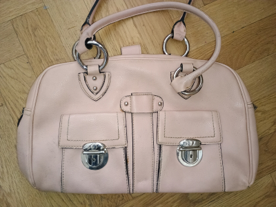 Narůžovělá kabelka