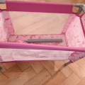 Postýlka pro panenku s panenkou