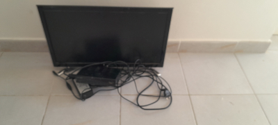 Malá televize. 50 cm x 30 cm.