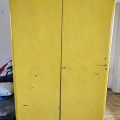 Skříň žlutá