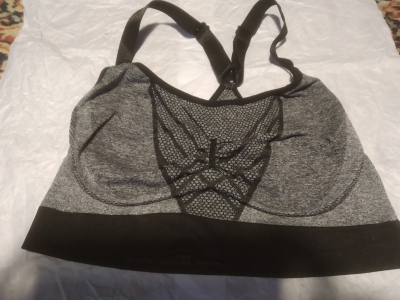 Sportovní podprsenka šedočerná