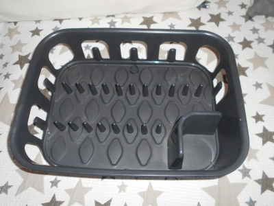 Odkapávač menší.