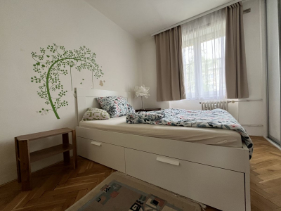 Postel 200x160 (bez matrace a povlečení)