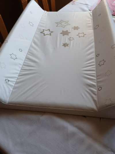 přebalovací podložka i se stolem možno i bez