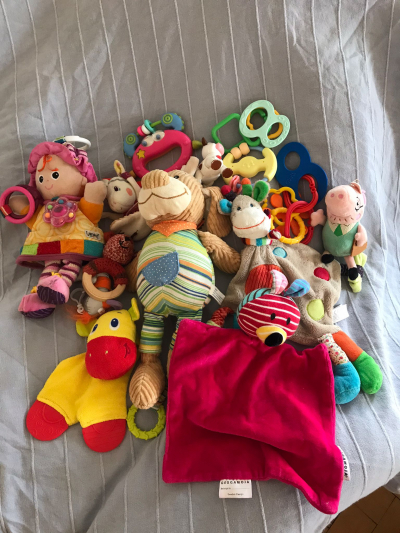 Dětské oblečení 0-12měsíců, hračky pro novorozence