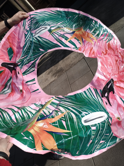 Veliký nafukovací kruh s drzaky