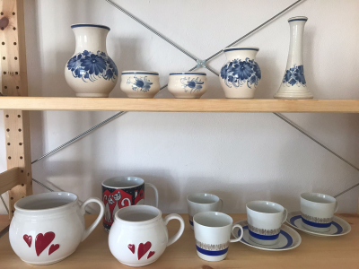 Pěkné hrnečky a vázičky