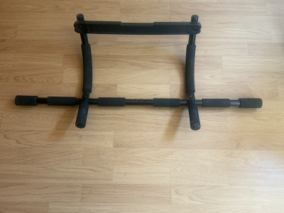 Hrazda na cvičení (do dveří)