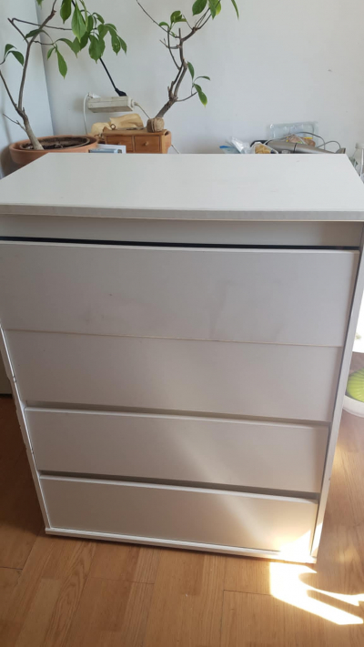 Komoda za odvoz, používaním poškozená.