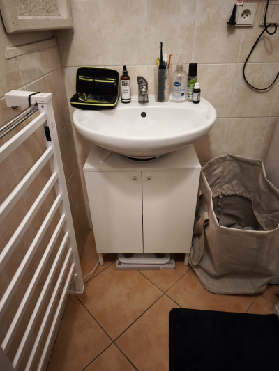 Skříňka pod umyvadlo