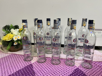 15ks - Láhve na sirupy,likéry apod...