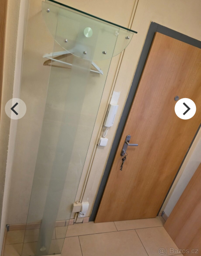 Skleněný věšák
