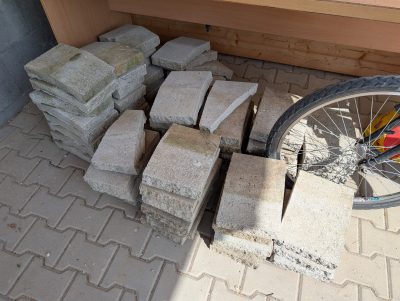 Betonové stříšky na plot šířky 20cm