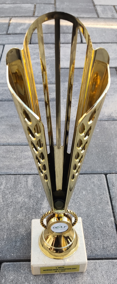 Plastová trofej s mramorovou základnou