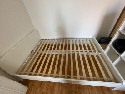 Postel 140 cm včetně roštu