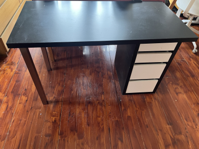 Psací stůl IKEA