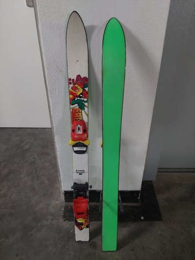 Starší dětské lyže v dobrém stavu 90cm