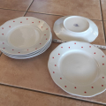 Daruji 3x sada talířů - dezertní, mělké, hluboké.