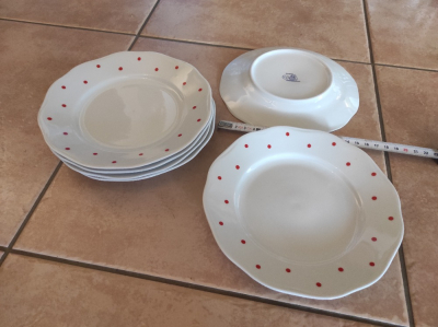 Daruji 3x sada talířů - dezertní, mělké, hluboké.