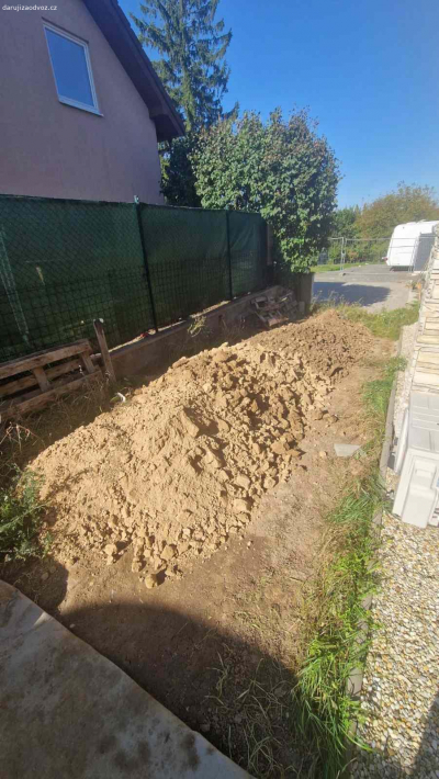 Daruji hlínu - cca 3 m3 spěchá