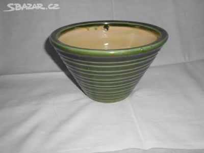 Květináč s otvory na zavěšení, výška 12,5 cm horní šířka 19