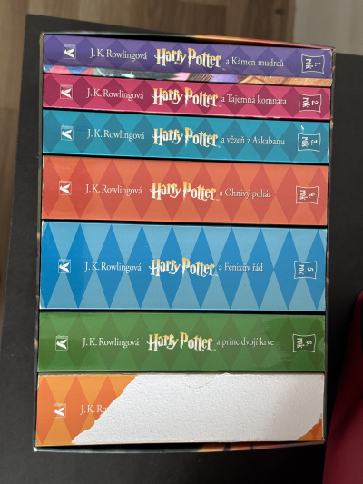 Harry Potter knihy celé vydaní pouze zničený obal