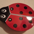 Kovová beruška krabička nad 20 cm