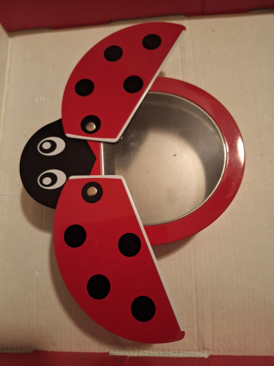 Kovová beruška krabička nad 20 cm
