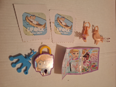 Drobné hračky z Kindervejce