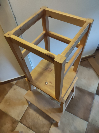 učicí věž ze 2 stoliček IKEA