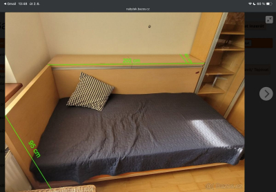 v garáži nadměrně široká postel 202cm na 120cm s MADRACÍ