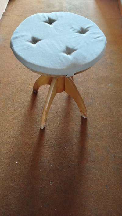 Židlička ke klaviru