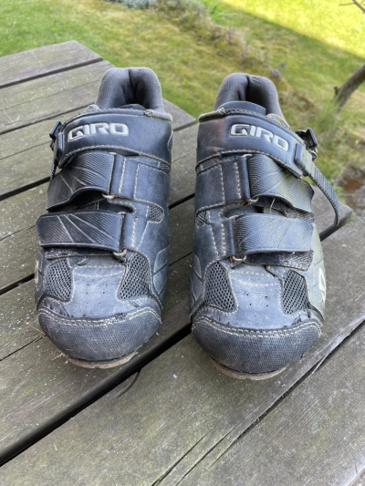 Giro tretry velikost 43
