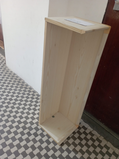 Daruji poličku.