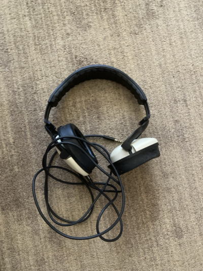 Sluchátka Sennheiser HD200