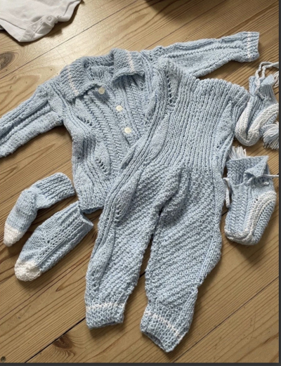 Dětský komplet odhadem vel .80