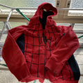Spiderman mikina s kapucí Disney vel 134 Suoer stav