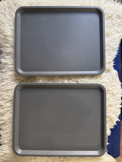 Dva jídelní tácy IKEA