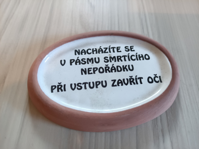 Varování na stěnu