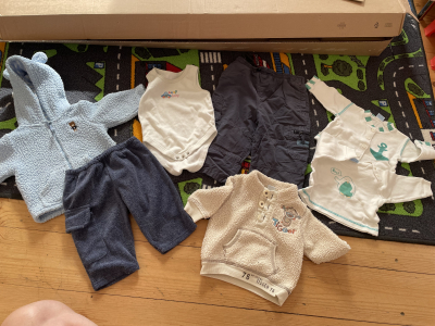 Obleceni 6-9M