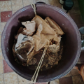 Smaltované hrnce, lavory a další věci
