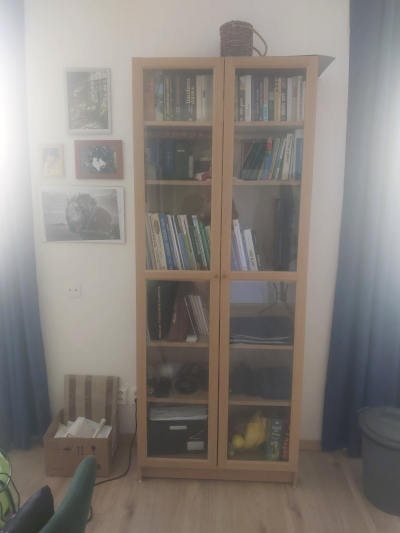 Prosklená vitrina - knihovna
