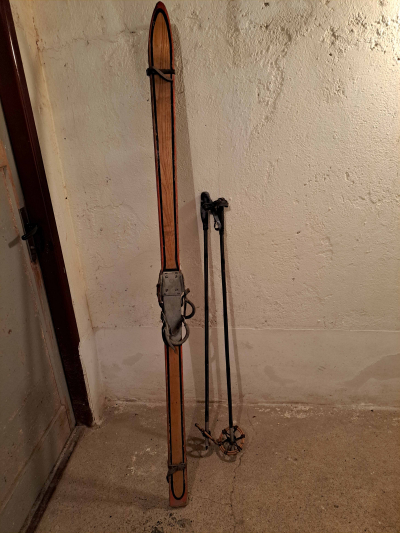 Historické lyže ze 60-70 let